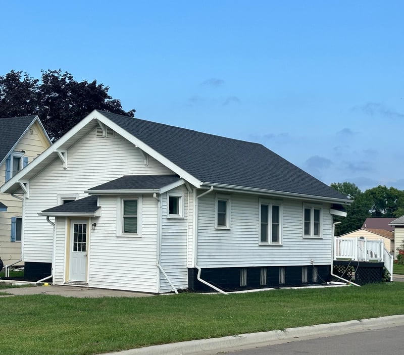 190 6th St, Dawson, MN 56232