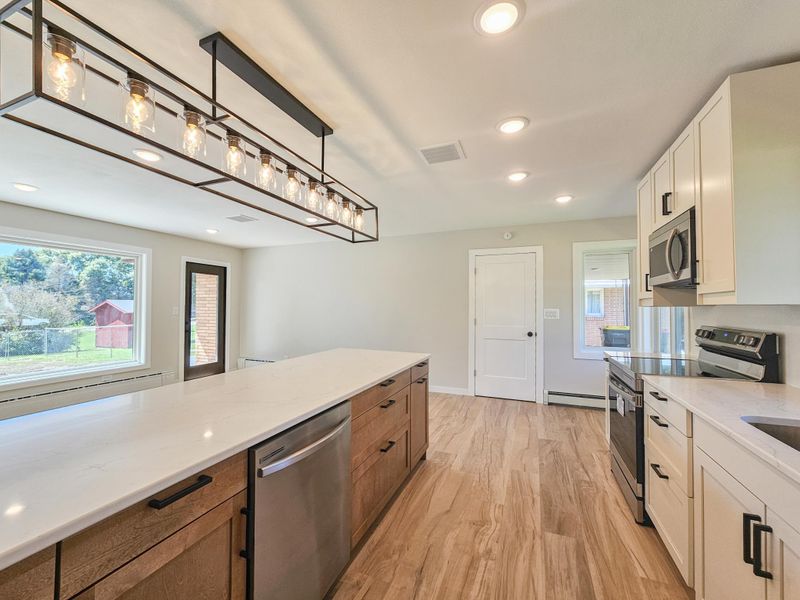 828 E Meadow Ln, Redwood Falls, MN 56283