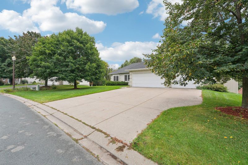 1789 Windsor Dr S, Shakopee, MN 55379
