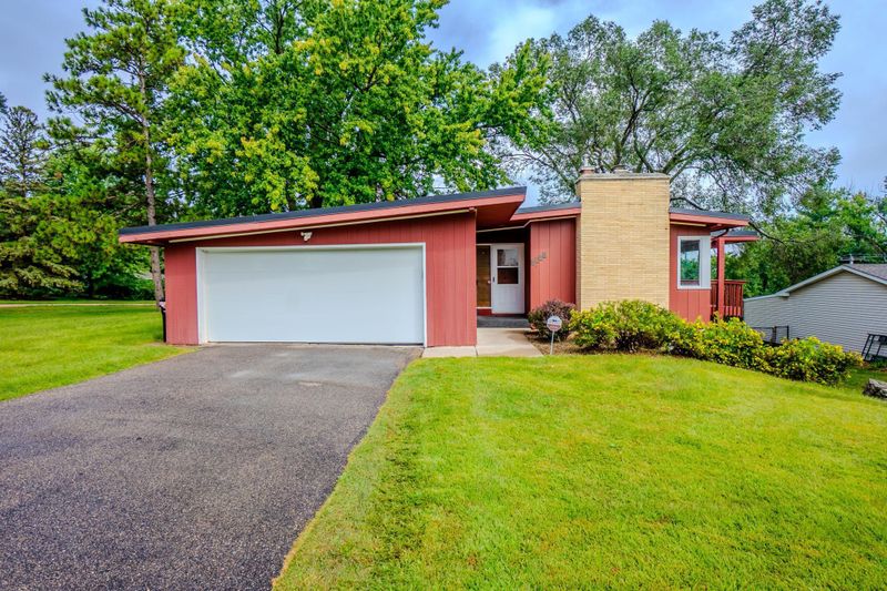 5820 W 70th St, Edina, MN 55439
