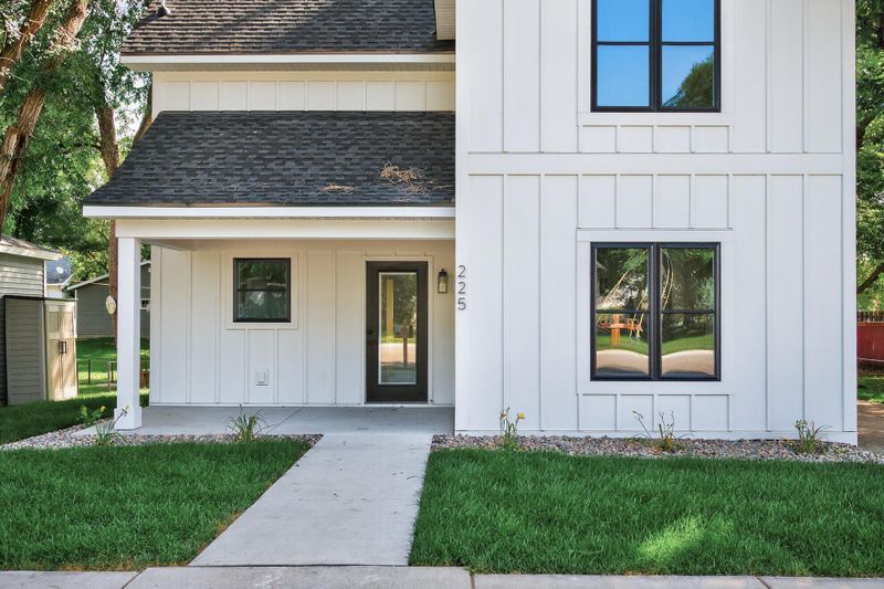 225 Cherry Ave N, Annandale, MN 55302