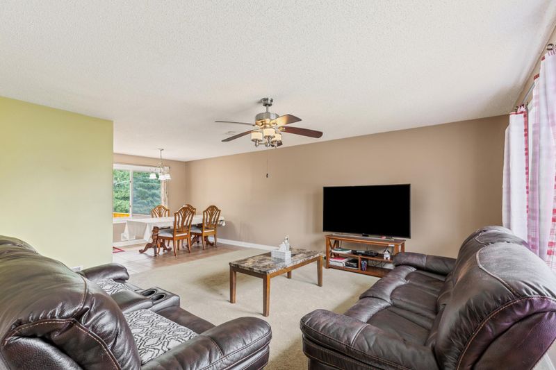 2735 Chisholm Ave, North Saint Paul, MN 55109