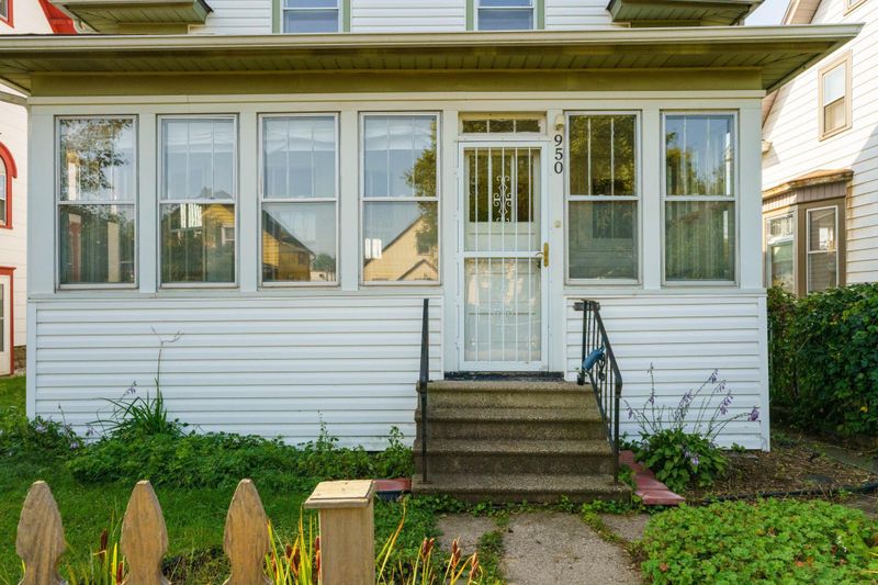 950 Aurora Ave, Saint Paul, MN 55104
