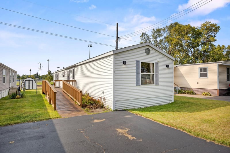 523 54th Ave N #Trlr 4, Saint Cloud, MN 56303