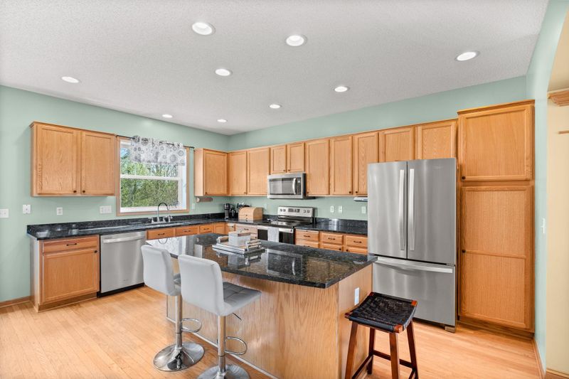 2378 Molnau Ct, Chaska, MN 55318