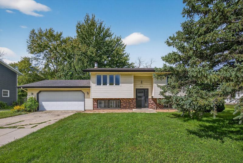 13 8th Ave NW, Kasson, MN 55944