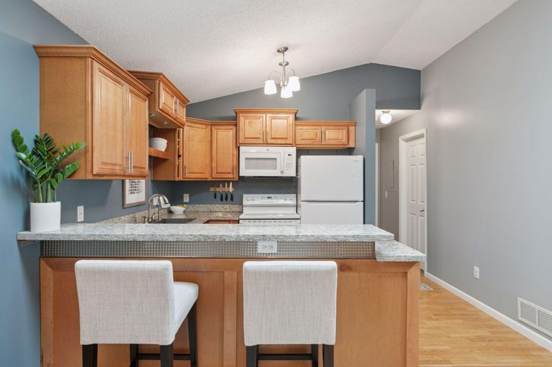 697 Parkside Dr #697H, Vadnais Heights, MN 55127