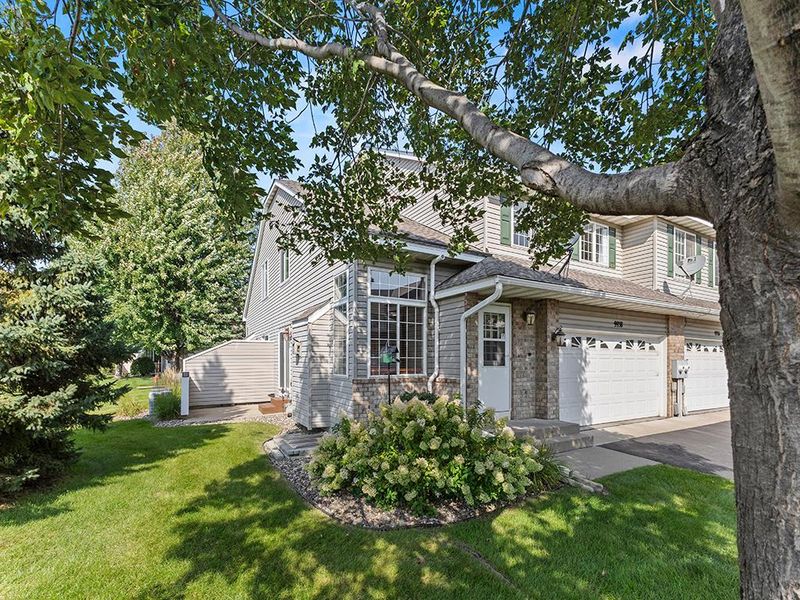 9938 Hamlet Ct S, Cottage Grove, MN 55016