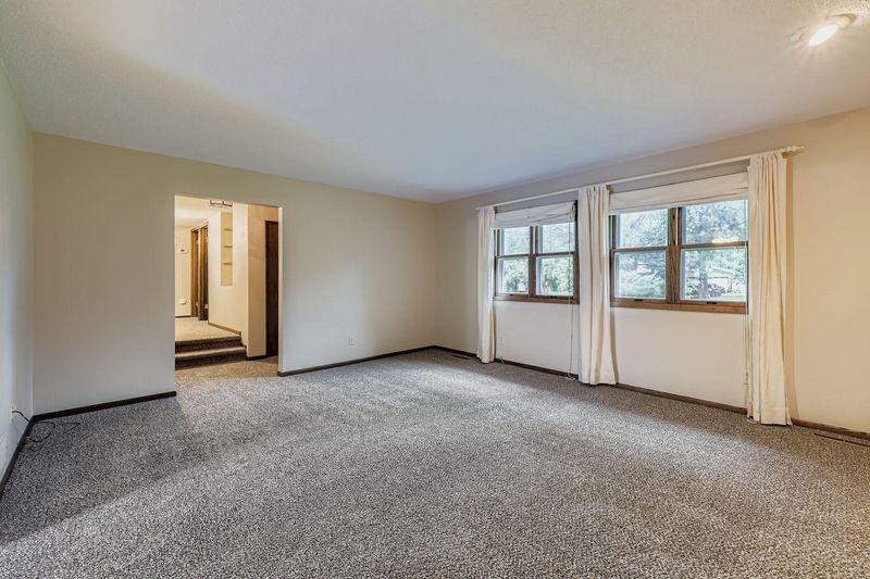 276 11th St, Newport, MN 55055