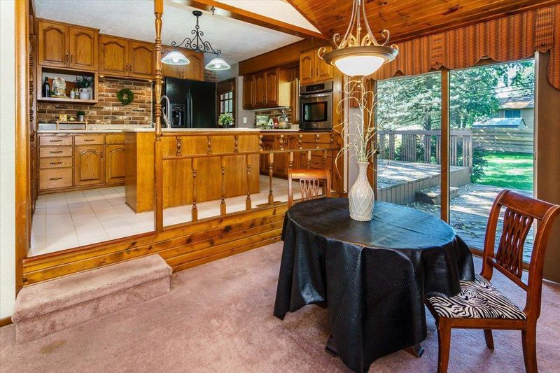 660 Greene Ave N, Oakdale, MN 55128