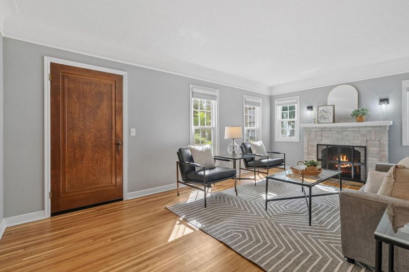 3929 Regent Ave N, Robbinsdale, MN 55422