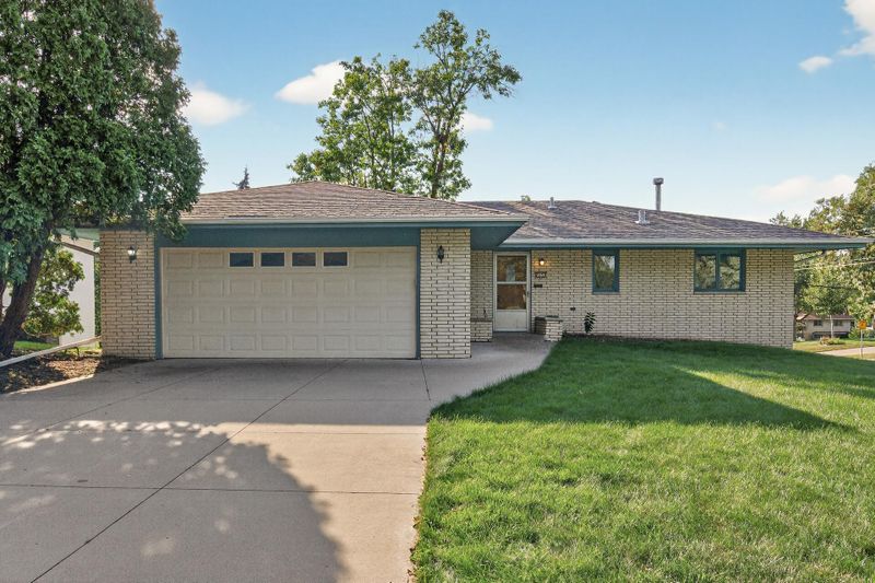3532 Belden Dr NE, Saint Anthony, MN 55418
