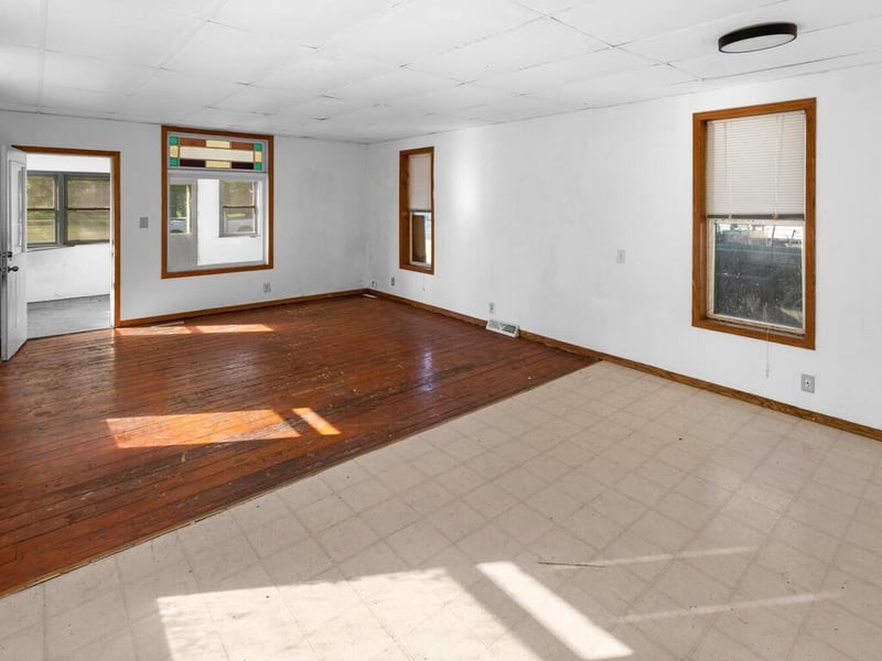 25 W 3rd St, Rush City, MN 55069