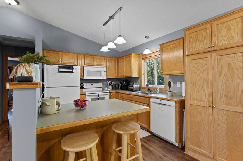 875 Marigold Dr, Cambridge, MN 55008
