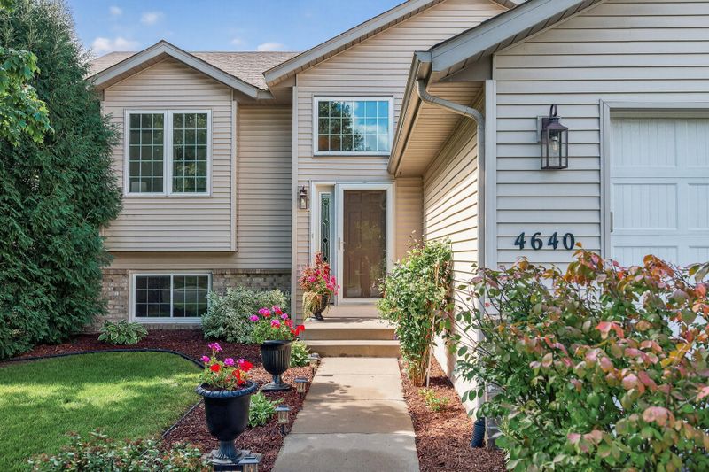 4640 Oakwood Cir SE, Prior Lake, MN 55372