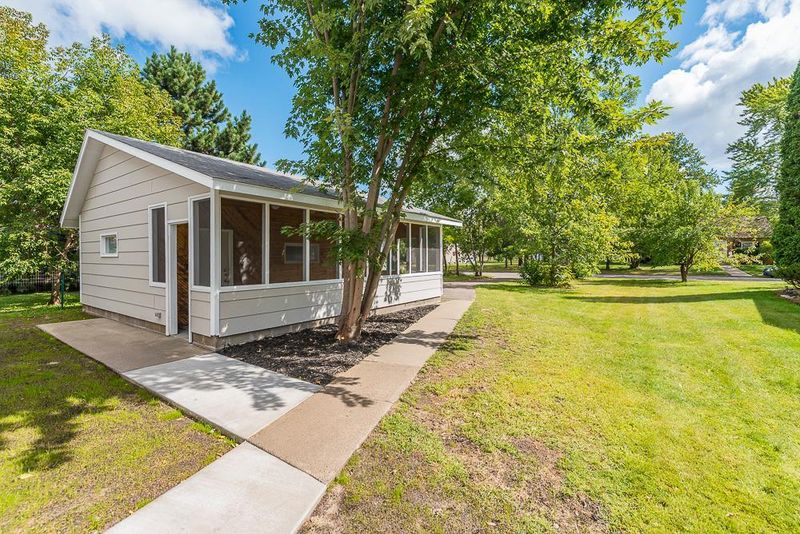915 5th Ave NE, Brainerd, MN 56401