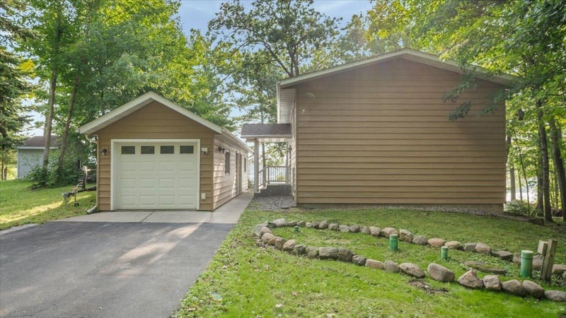 40566 Pequot Dr, Browerville, MN 56438