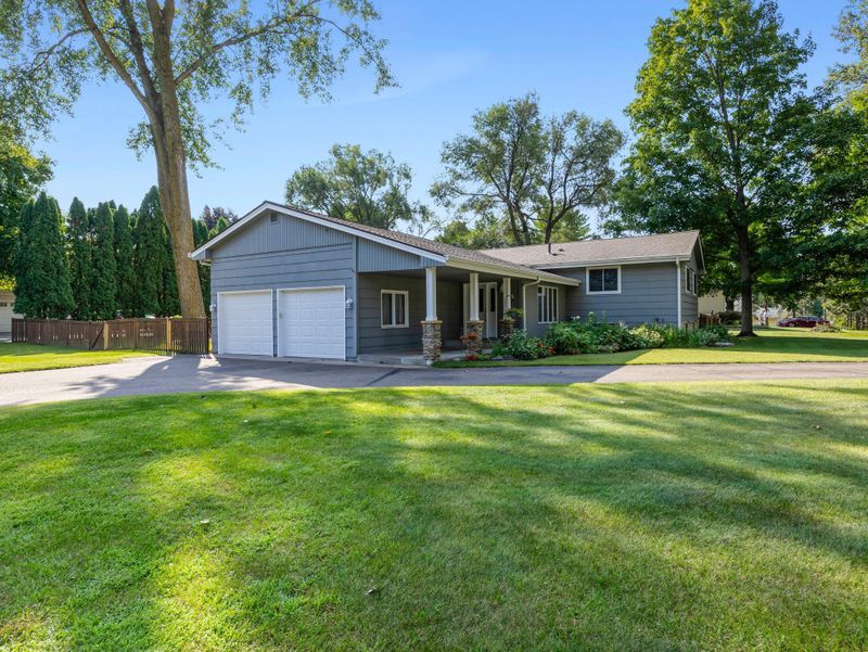 7325 Topview Rd, Eden Prairie, MN 55346
