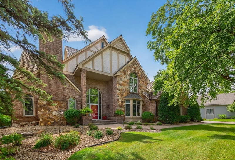 6993 Kenmare Dr, Bloomington, MN 55438