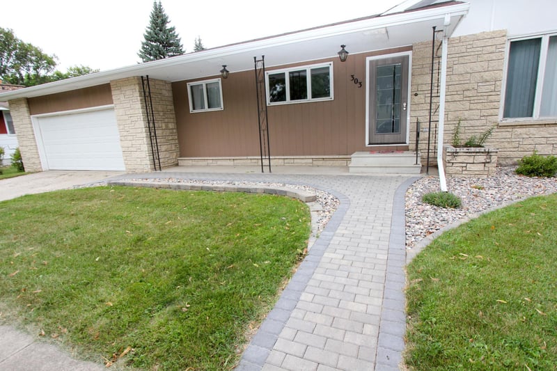 303 W 1st St, Argyle, MN 56713