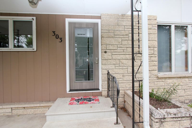 303 W 1st St, Argyle, MN 56713