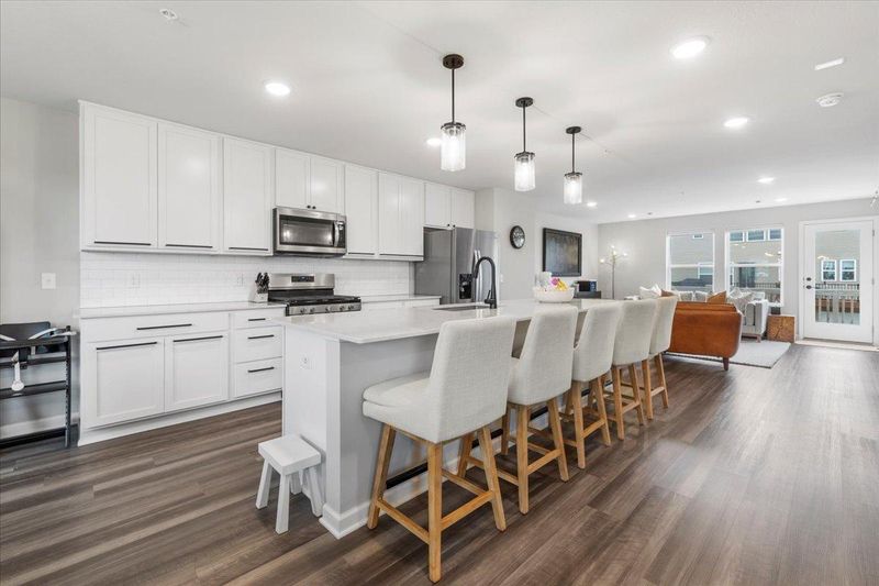 15602 Fairbrook Ct, Apple Valley, MN 55124