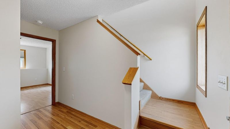 998 Hewitt Blvd, Red Wing, MN 55066