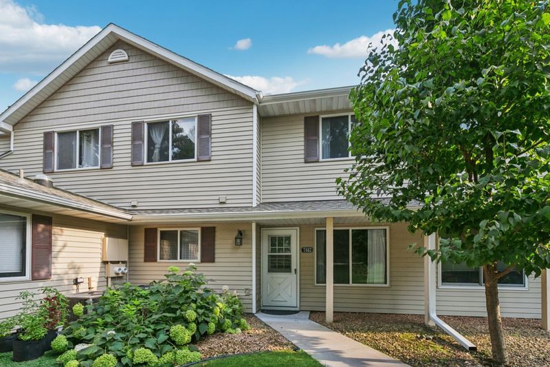 7662 13th St N, Oakdale, MN 55128