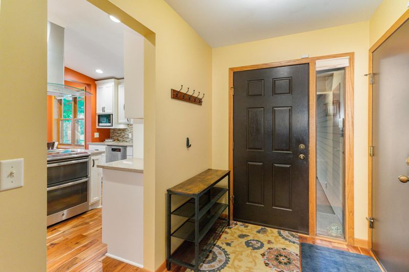 3890 Denmark Ave, Eagan, MN 55123