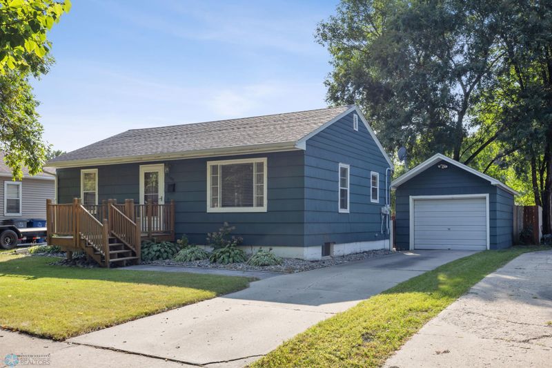 1609 5th St S, Moorhead, MN 56560