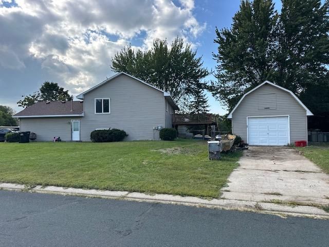 793 Lupine Ct, Shakopee, MN 55379