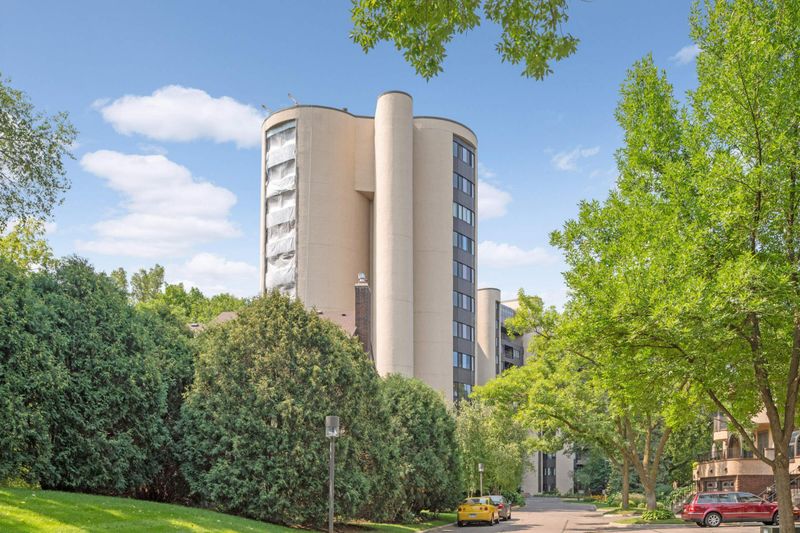 3141 Dean Ct #102, Minneapolis, MN 55416