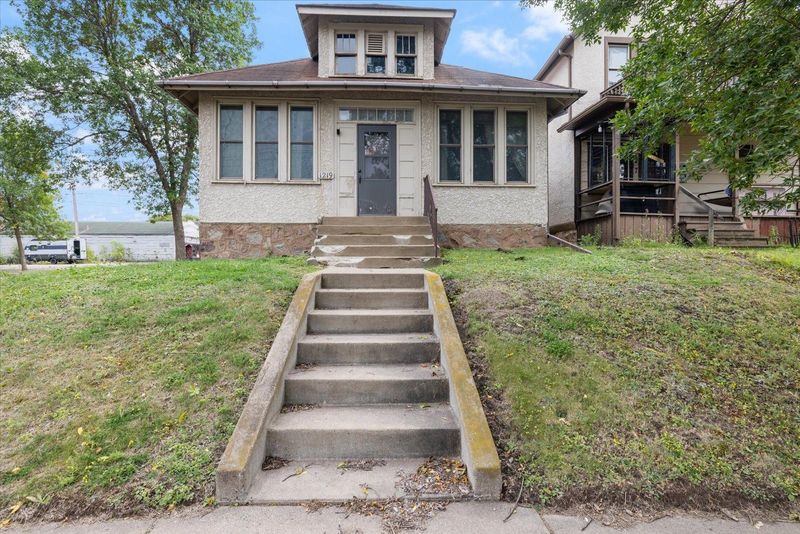 1219 E 13th St, Hibbing, MN 55746