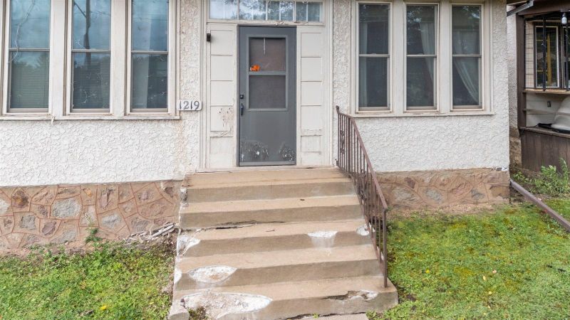 1219 E 13th St, Hibbing, MN 55746