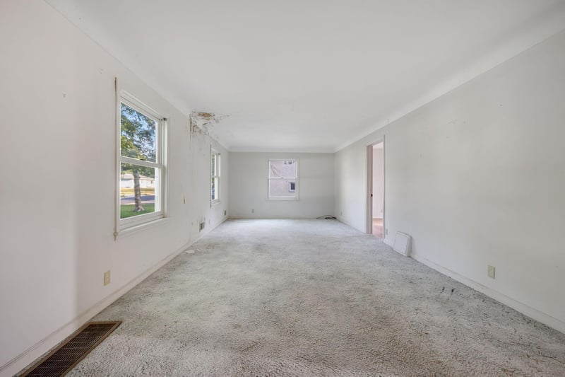 1704 Gurney St N, Maplewood, MN 55117