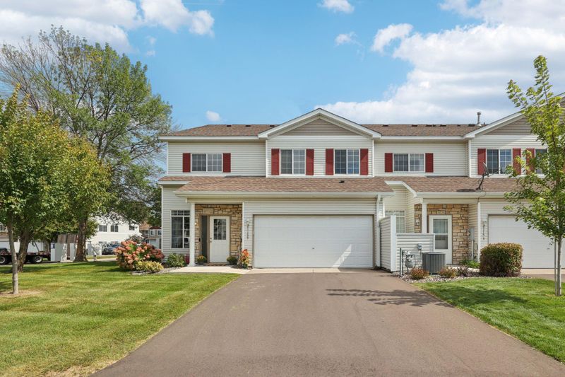 21159 Bridle Pass Dr, Forest Lake, MN 55025