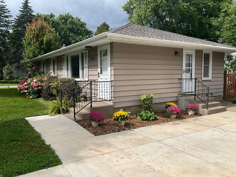 2555 Upper Afton Rd E, Maplewood, MN 55119