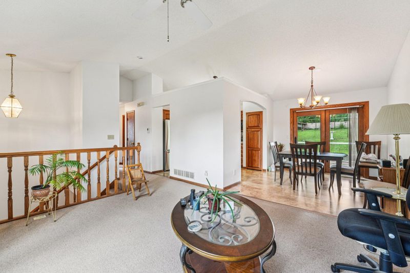2285 Valley View Ave E, Maplewood, MN 55119