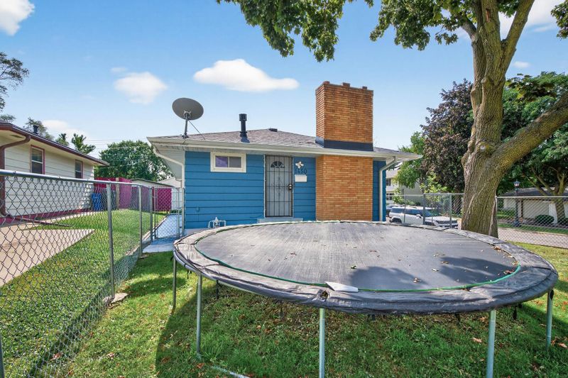 1450 Arlington Ave E, Saint Paul, MN 55106