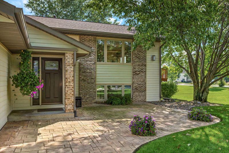 1285 Diamond Ct S, Shakopee, MN 55379