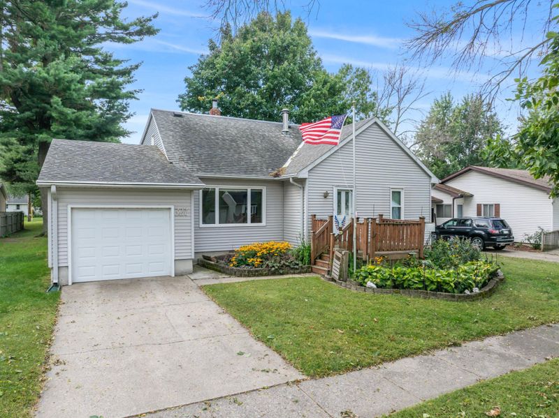 327 2nd St NW, Blooming Prairie, MN 55917