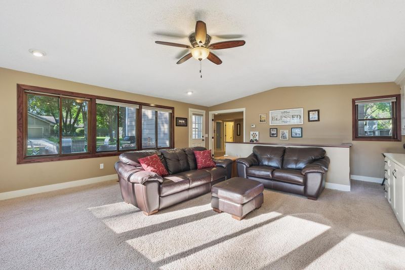 9146 Ives Ln N, Maple Grove, MN 55369