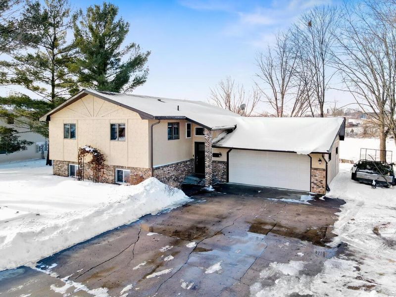 655 11th St SW, Pine City, MN 55063