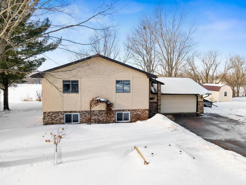 655 11th St SW, Pine City, MN 55063