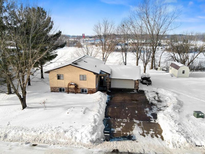 655 11th St SW, Pine City, MN 55063