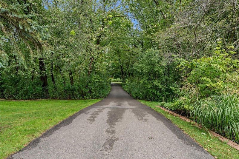 855 Midwest Trl N, Lake Elmo, MN 55042