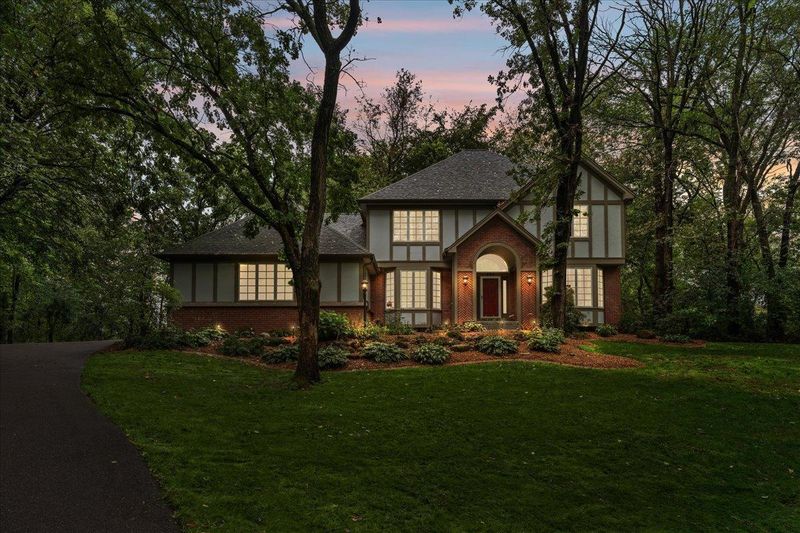 855 Midwest Trl N, Lake Elmo, MN 55042