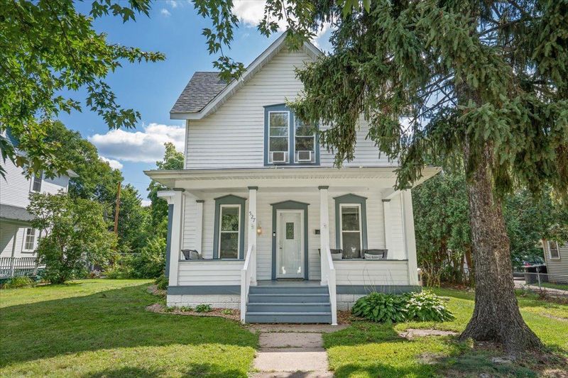 527 W Grand Ave, Eau Claire, WI 54703
