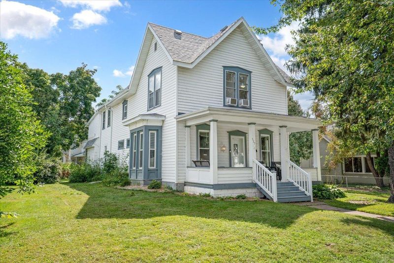 527 W Grand Ave, Eau Claire, WI 54703