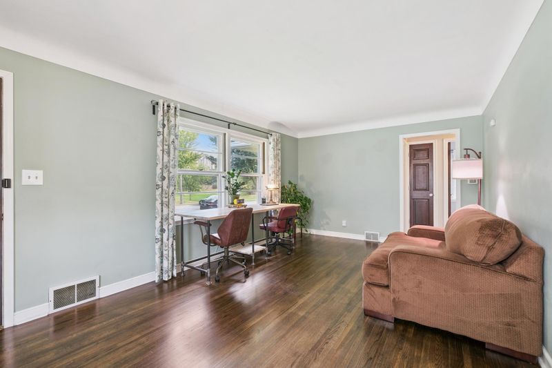 1676 Montana Ave E, Saint Paul, MN 55106